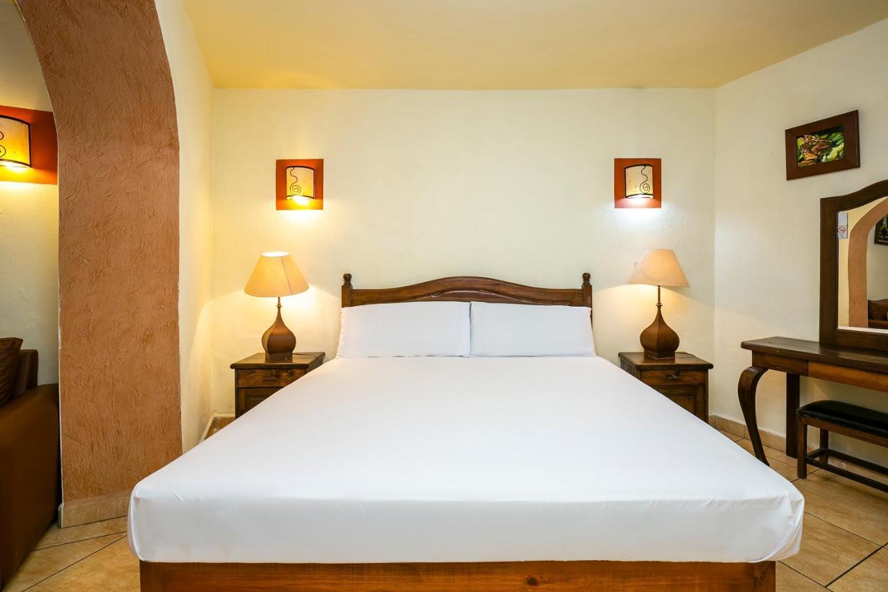 Hotel Casa Del Virrey & Suites Morelia Exterior foto